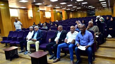 سكرتير عام الأقصر يبحث مطالب المواطنين باليوم المفتوح (صور)