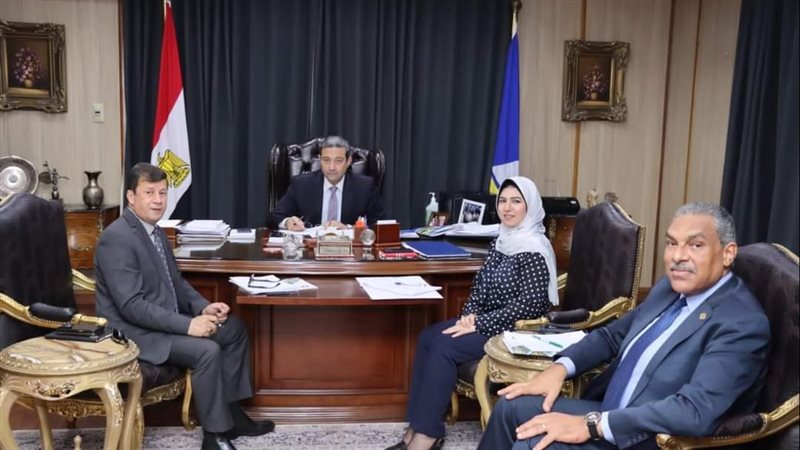 محافظ دمياط وقيادات