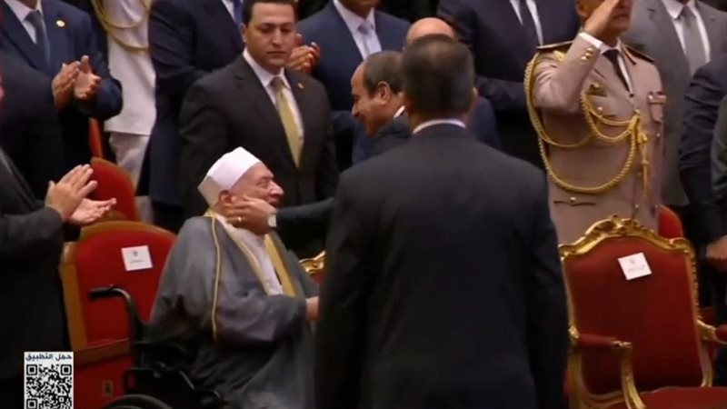 الرئيس السيسي يقبل