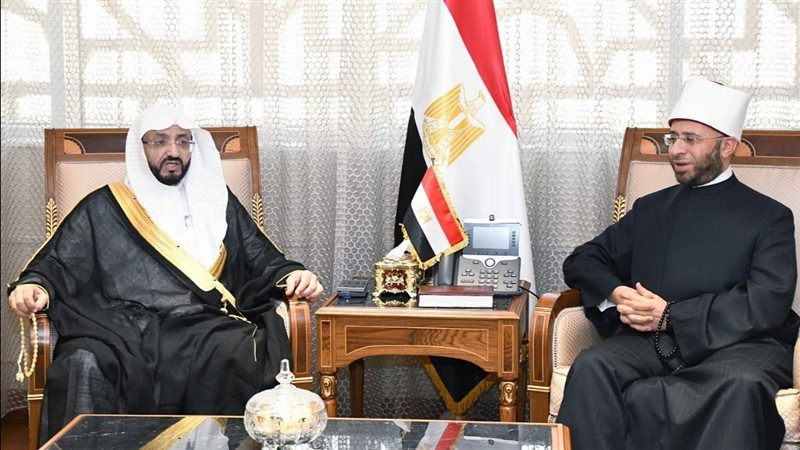 وزير الأوقاف يستقبل