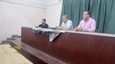 رئيس مدينة الزقازيق يجتمع بالوحدات المحلية لمناقشة ملف التصالح 