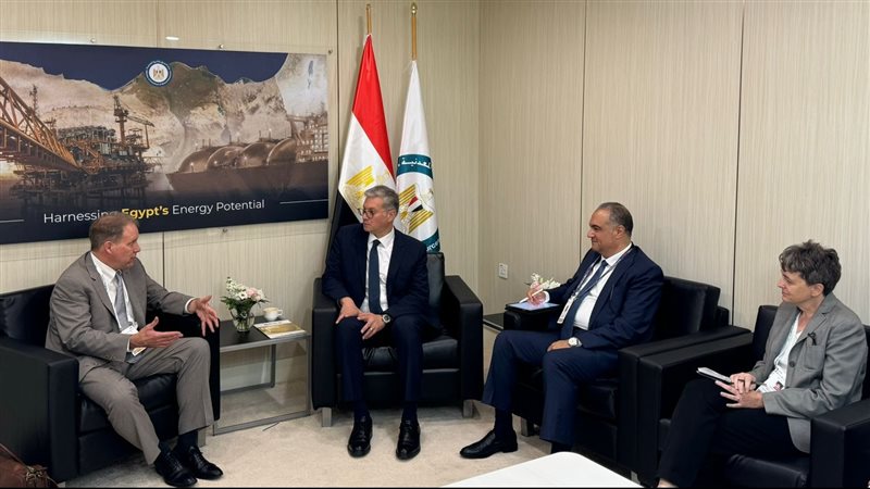 وزير البترول خلال
