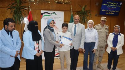 محافظ القليوبية يكرم عددا من الأسر الفلسطينية المتضررة من أحداث العدوان بغزة