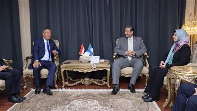 محافظ دمياط يستقبل ممثلى الشركة التركية للمنسوجات لبحث التعاون المشترك