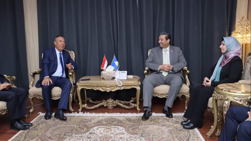 محافظ دمياط يستقبل