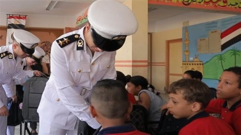 الداخلية تهدى حقائب