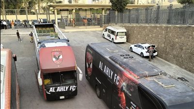 موعد وصول حافلة الأهلي إلى ملعب مباراة ستاد أبيدجان 