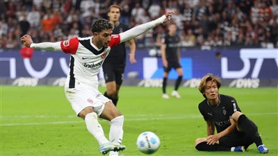مرموش يتألق ويحرز هدفا ويقود فرانكفورت للفوز على مونشنجلادباخ