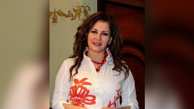 الفنانة آثار الحكيم،