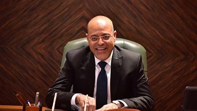 وزير العمل يُقرر إلغاء نشاط 3 شركات إلحاق عمالة بالخارج 