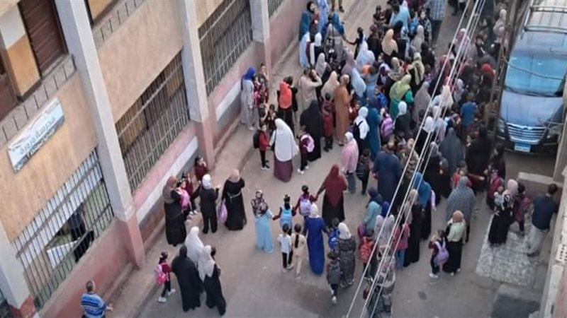طابور في الشارع بالقليوبية،
