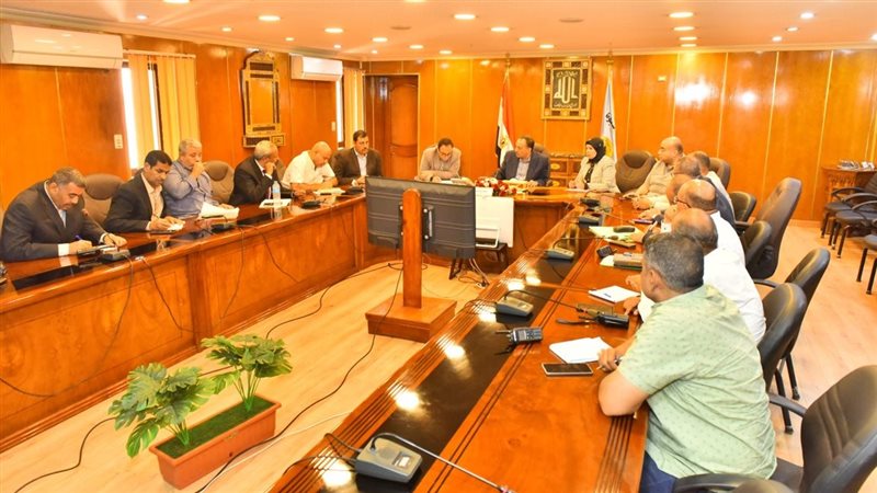 اجتماع محافظ أسيوط،