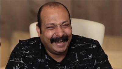 محمد ثروت: أعشق الأعمال الكوميدية وبرتاح فيها وأعتبرها بيتى.. لكني منفتح لتقديم أى دور جيد وبصنعة مميزة (حوار)