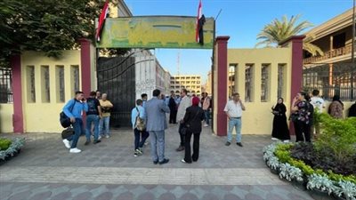 السلسلة والكاب وقصات الشعر، أبرز المخالفات في مدرسة السعيدية الثانوية بالجيزة (فيديو)
