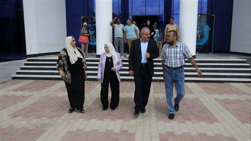 رئيس الجامعة خلال