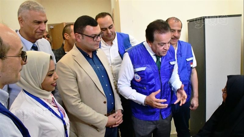 وزير الصحة فى مستشفيات