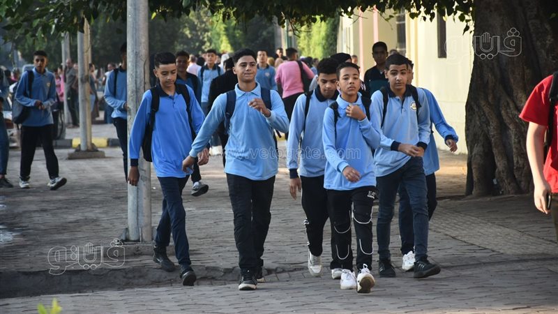 توافد الطلاب على
