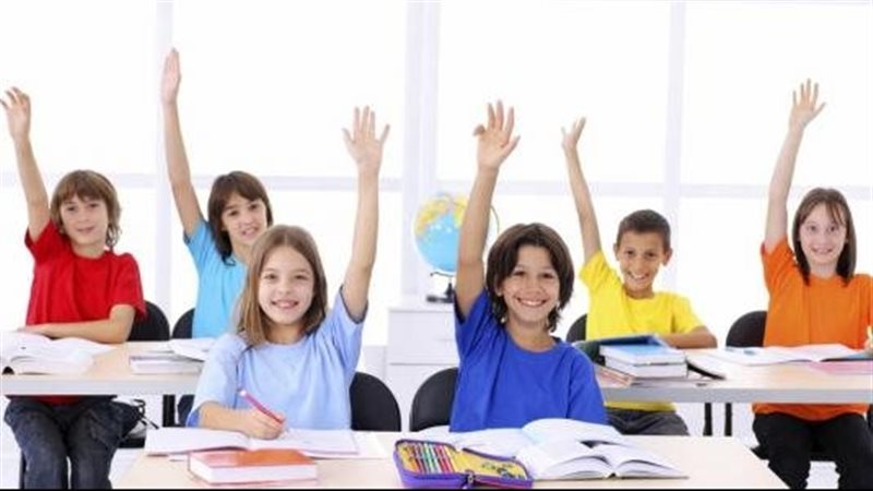 الأطفال فى المدرسة