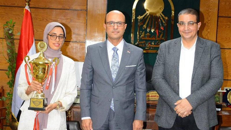 رئيس جامعة أسيوط