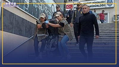 جريمة هزت تركيا.. شرطيات ينقلن مجرما ملفوفا بكيس قمامة داخل سيارة مخصصة للحيوانات (فيديوجراف)