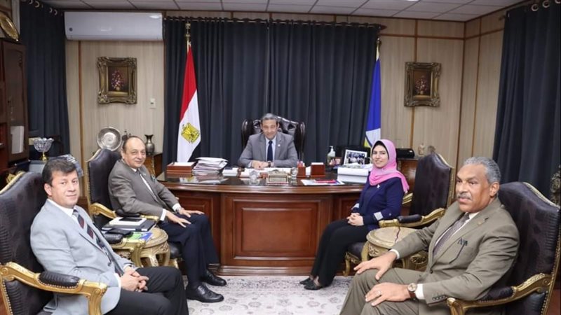 محافظ دمياط وقيادات