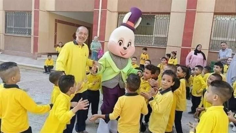 مدير مدرسة بالعمرانية