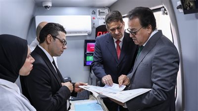 وزير الصحة يتابع مستجدات العمل بمنظومة ميكنة المنشآت الطبية 