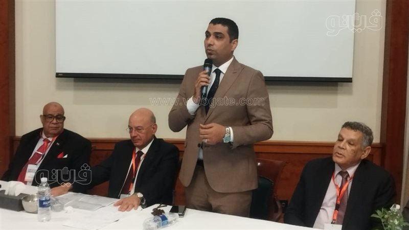 أثناء المؤتمر، فيتو