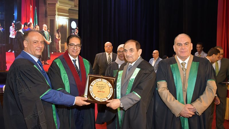 رئيس جامعة القاهرة