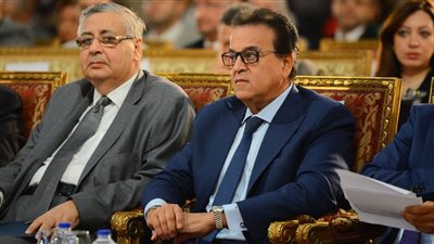 وزير الصحة يؤكد اهتمام القيادة السياسية بقضية تطوير صناعة الدواء وتوطينها