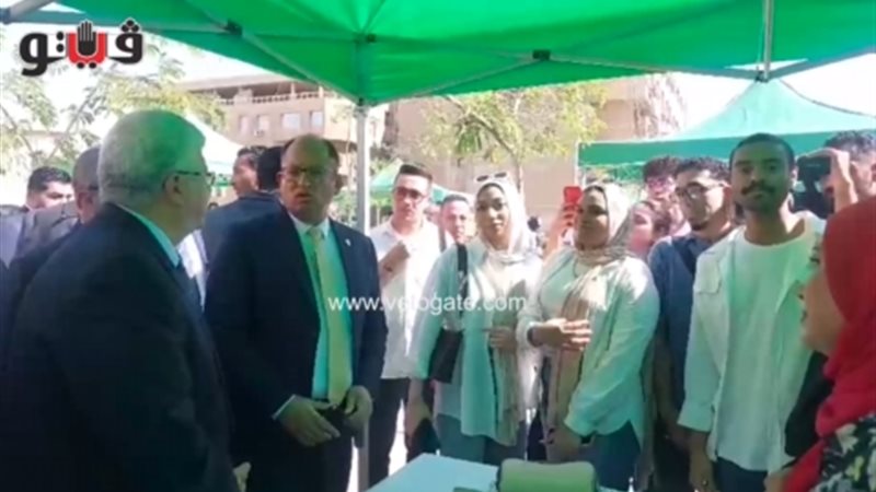 الدكتور أيمن عاشور