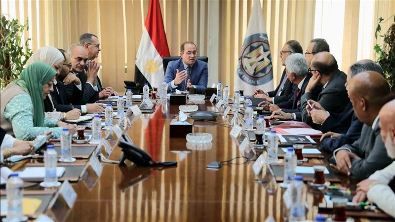 وزير المالية خلال