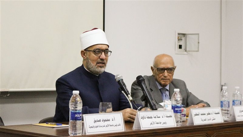 الدكتور نظير عياد،