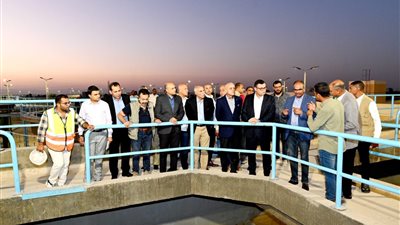 وزير الإسكان: الاطمئنان على جودة مياه الشرب المنتجة بمحطة طيبة والالتزام بالمعايير القياسية