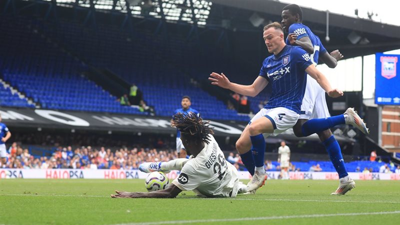 الدوري الإنجليزي، نجم إيبسويتش أفضل لاعب في مباراة فريقه ضد أستون فيلا - التقرير