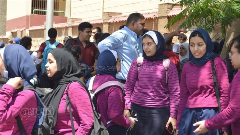 الصف الثاني الثانوي