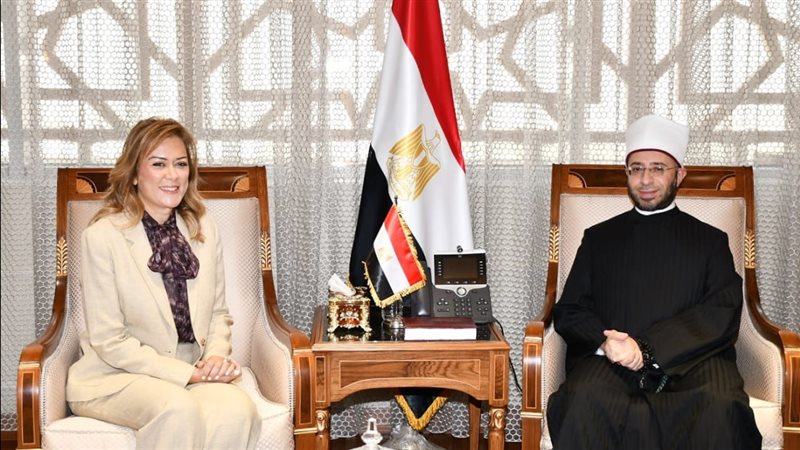 وزير الأوقاف يستقبل