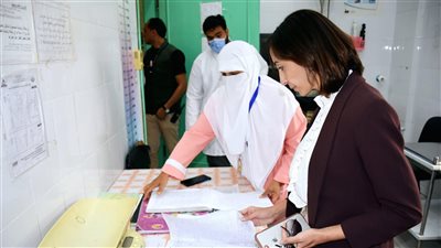 محافظ البحيرة تتفقد وحدة طب الأسرة والجمعية الزراعية بقرية جنبواي (صور)