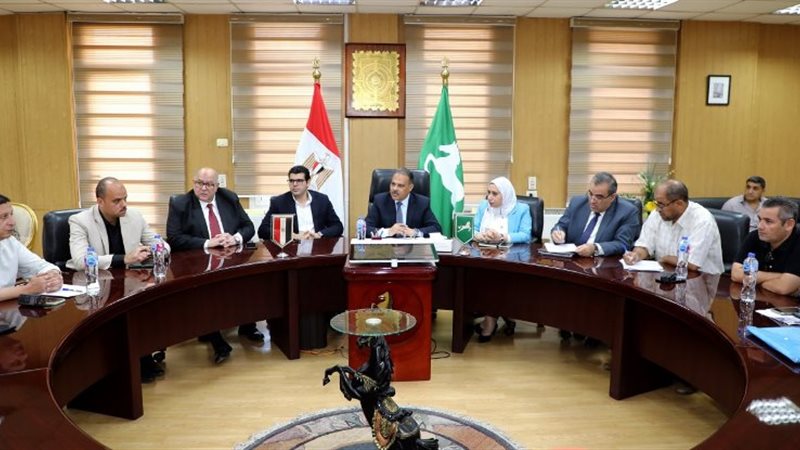  محافظ الشرقية يلتقي