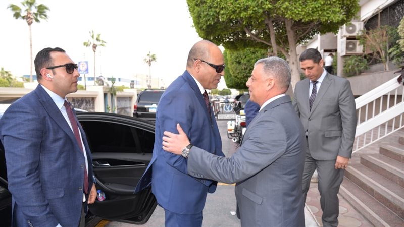 وزير العمل ومحافظ