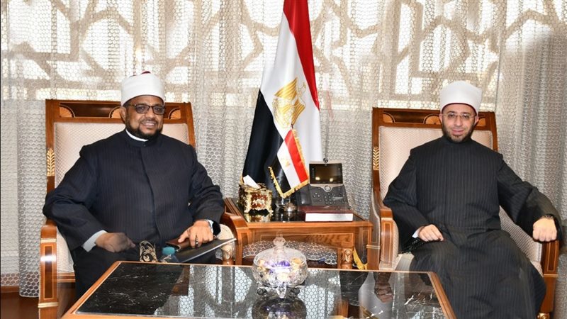 وزير الأوقاف وأمين