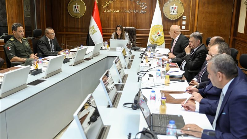 وزير التنمية المحلية،