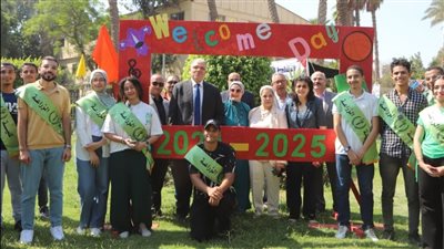 كليات جامعة القاهرة تواصل تنظيم اللقاءات التعريفية مع الطلاب الجدد