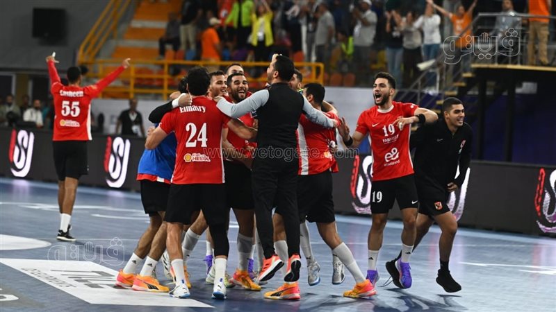 الفريق الأول بالنادي