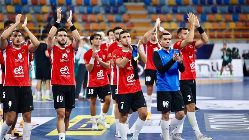 هتافات الجماهير تزين