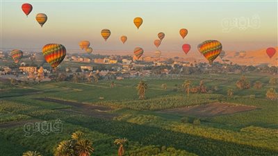 إقلاع 87 رحلة بالون طائر تقل 1900 سائح بسماء الأقصر