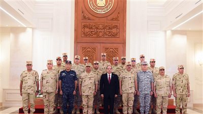 السيسي يوجه التحية لرجال القوات المسلحة لما يقدمونه من جهود وتضحيات