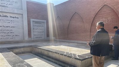 توافد الزوار على ضريح حسنى مبارك في ذكرى حرب أكتوبر (صور)