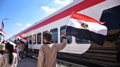 بالأعلام والابتسامات، كيف استقبل الأهالي قطار سيناء بعد توقف 50 عامًا؟ (صور)