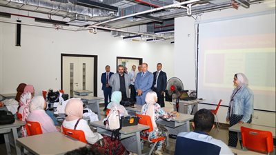 رئيس جامعة المنصورة الأهلية يتابع انتظام الدراسة بالكليات 
